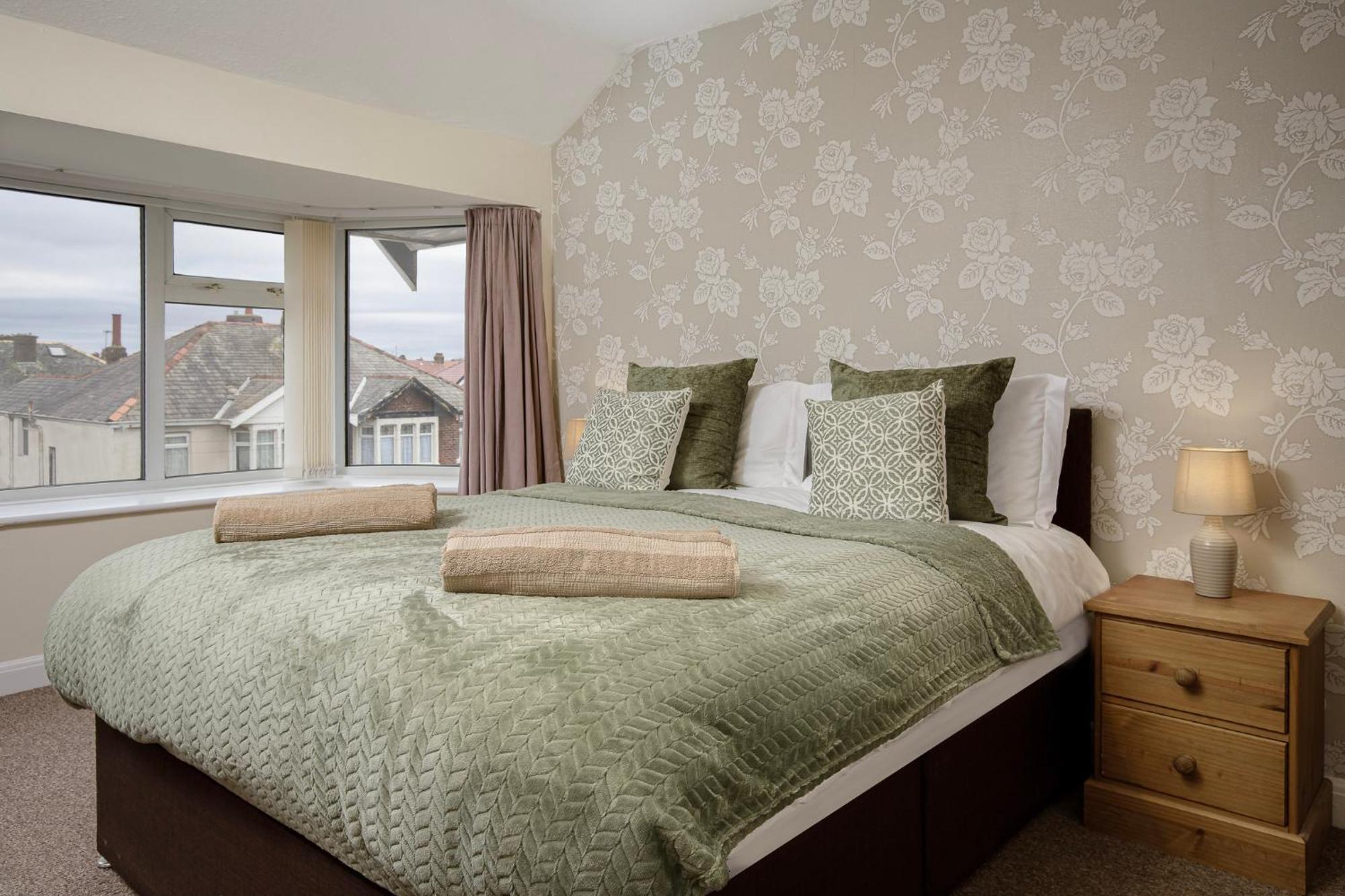 Arnside - Spacious 10-Bedroom Seaside Cottage Blackpool Zewnętrze zdjęcie